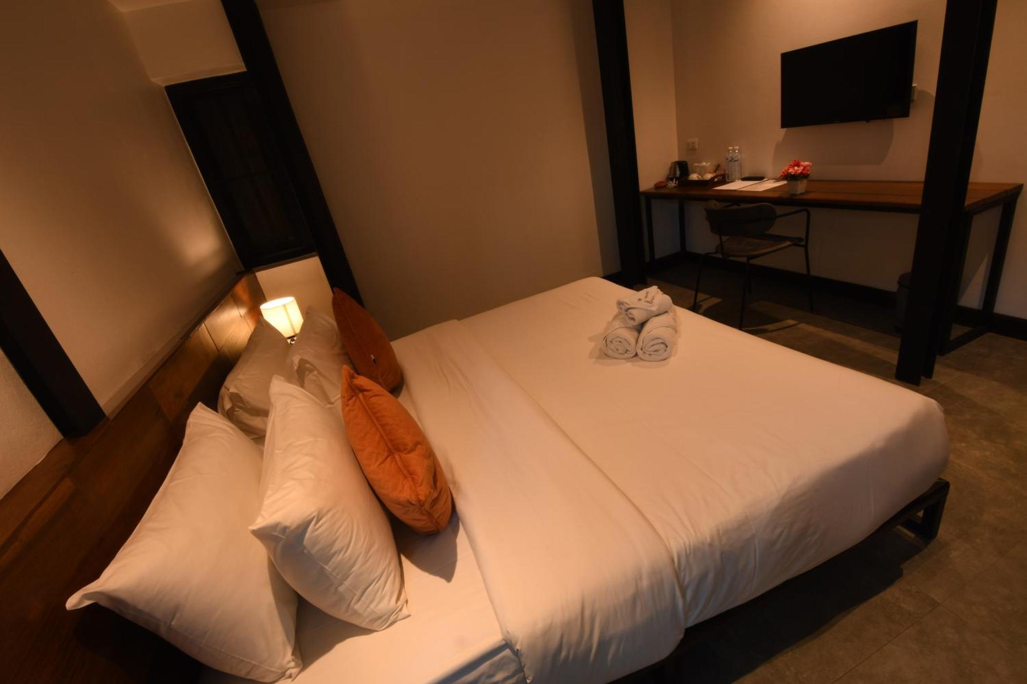 The Eight Ratvithi House Hotel Chiang Mai Ngoại thất bức ảnh