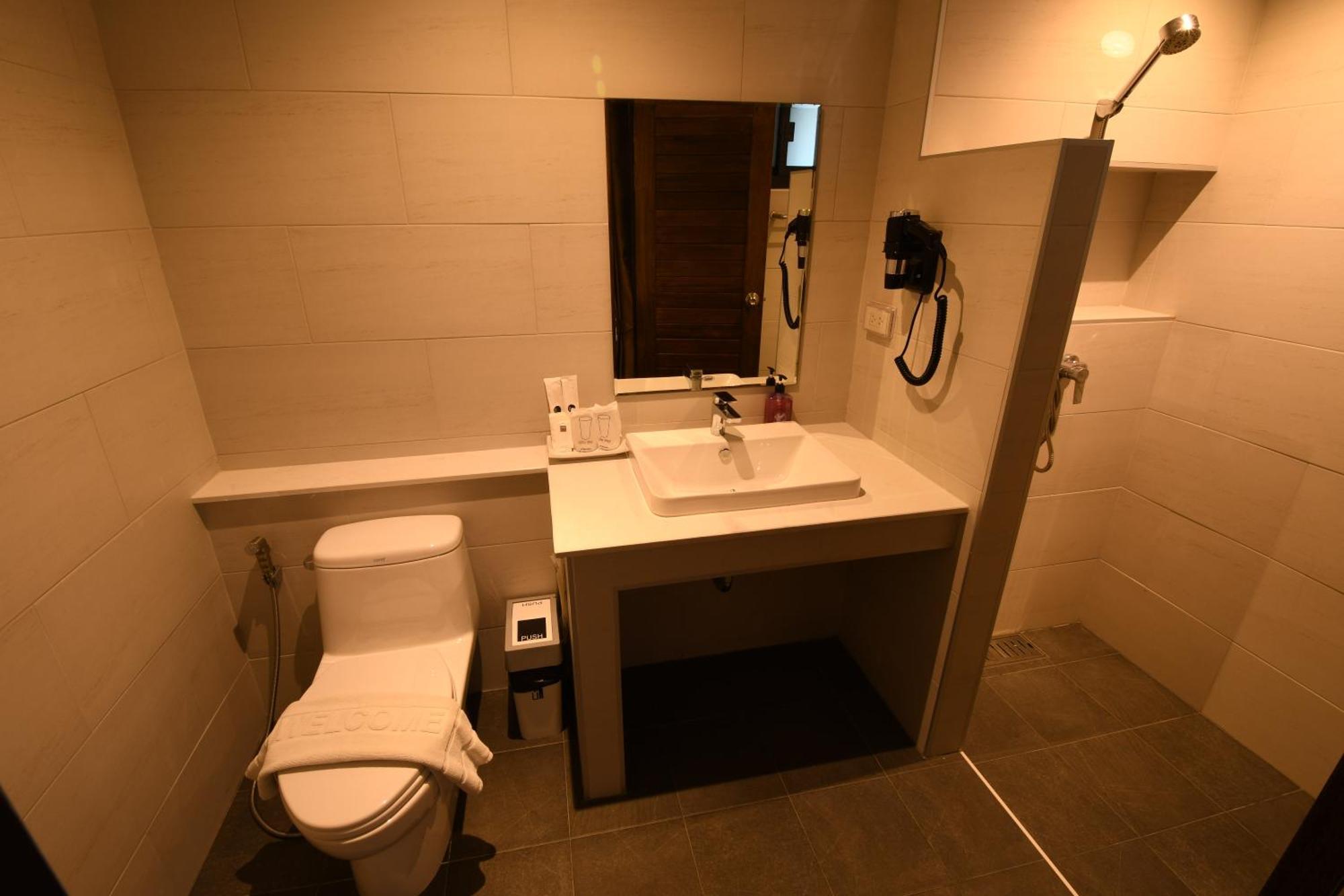 The Eight Ratvithi House Hotel Chiang Mai Ngoại thất bức ảnh